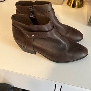 Clarks Boylan Dawn Aubergine / Burgundy Leather Almond Toe Ankle Booties